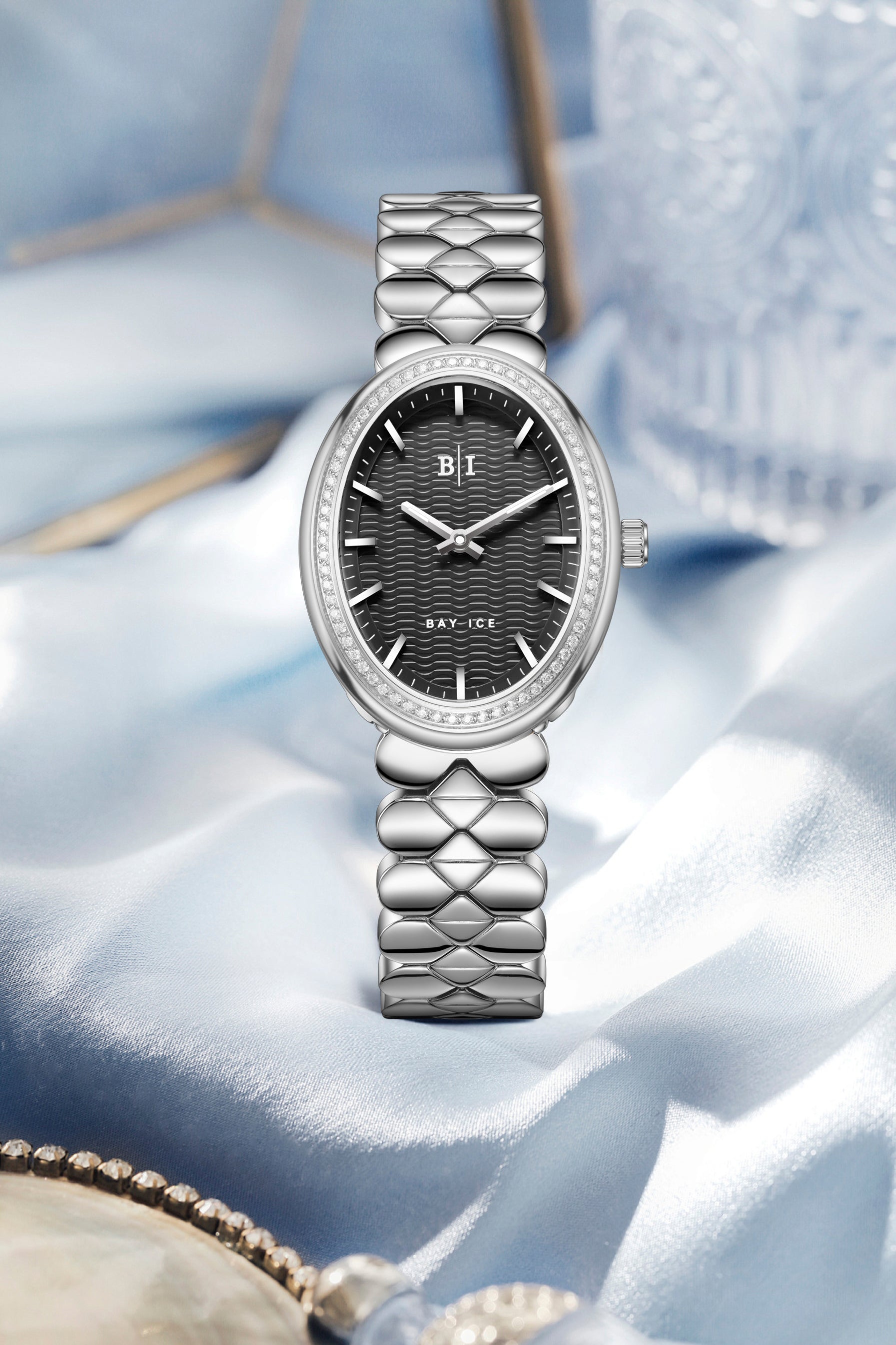 Bay Ice Halo - 26mm 0.3ct VVS Natural Diamonds Bezel Silver and Black Dial