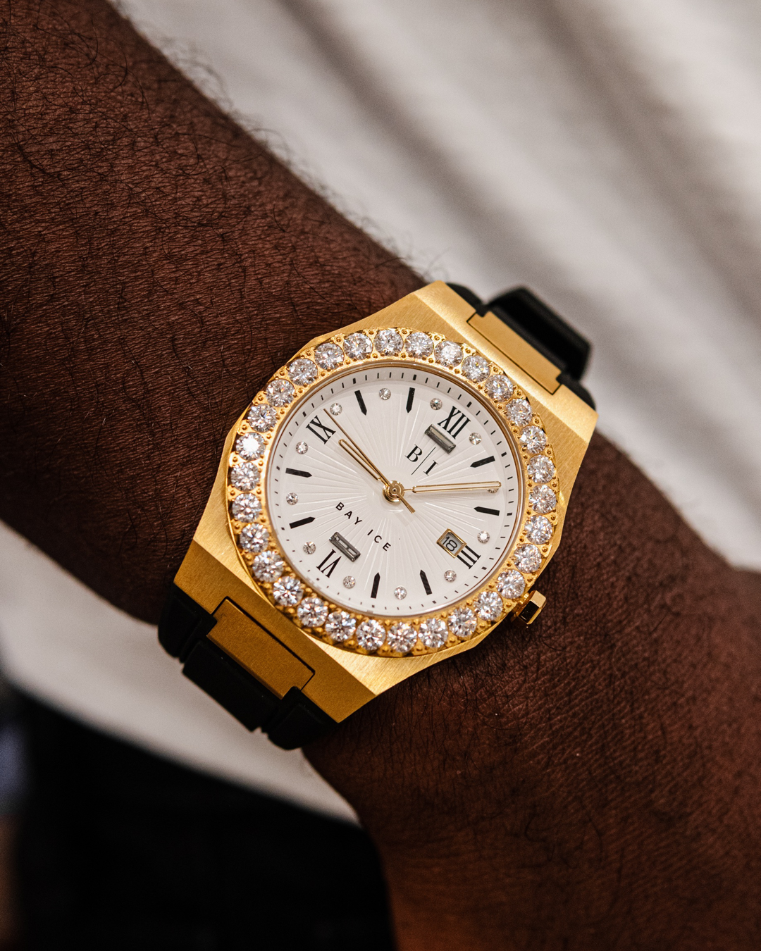 Diamond Bezel - Elite2 Rubber Strap Watch in Yellow Gold and White Dial
