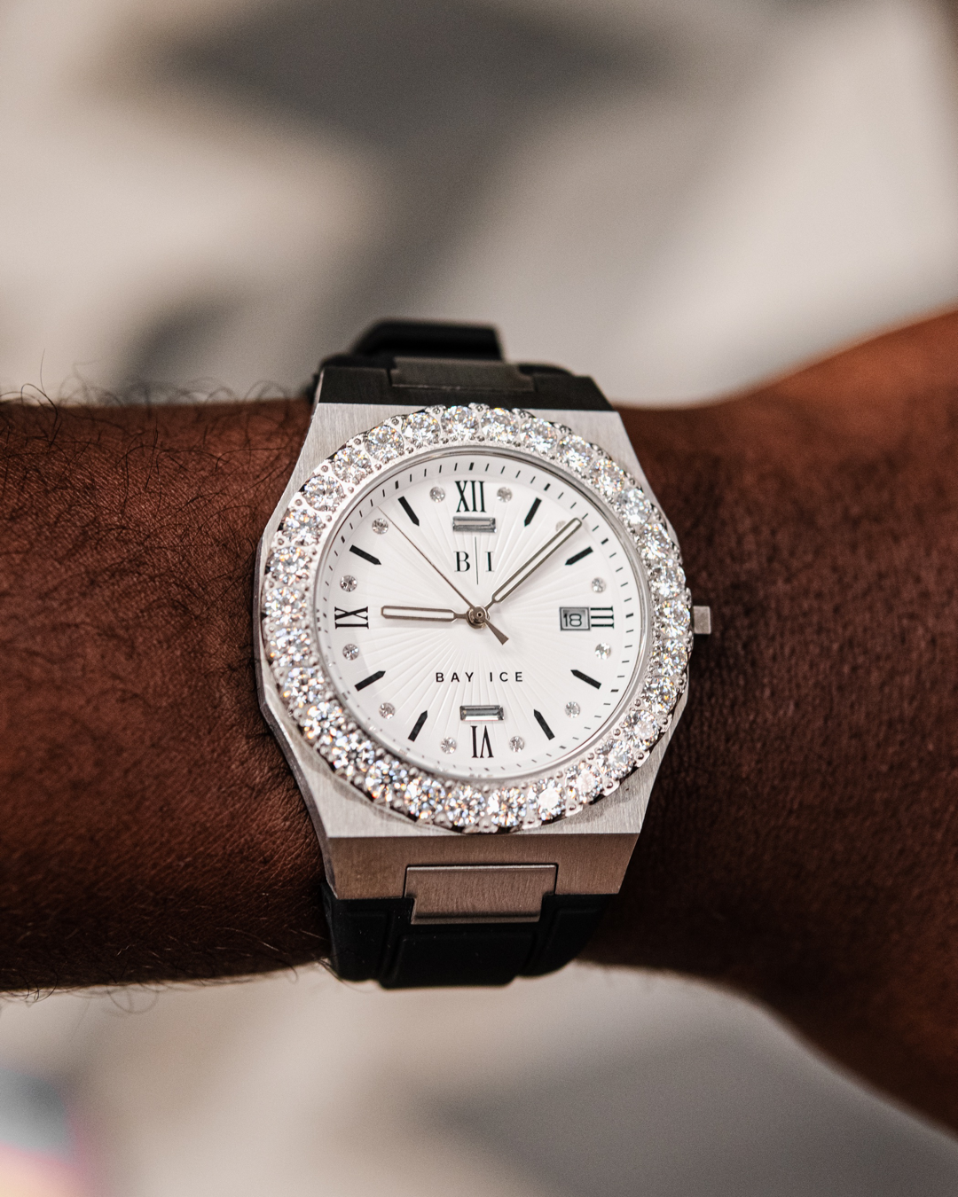 Diamond Bezel - ELITE2 Rubber Strap Watch in White Gold and White Dial