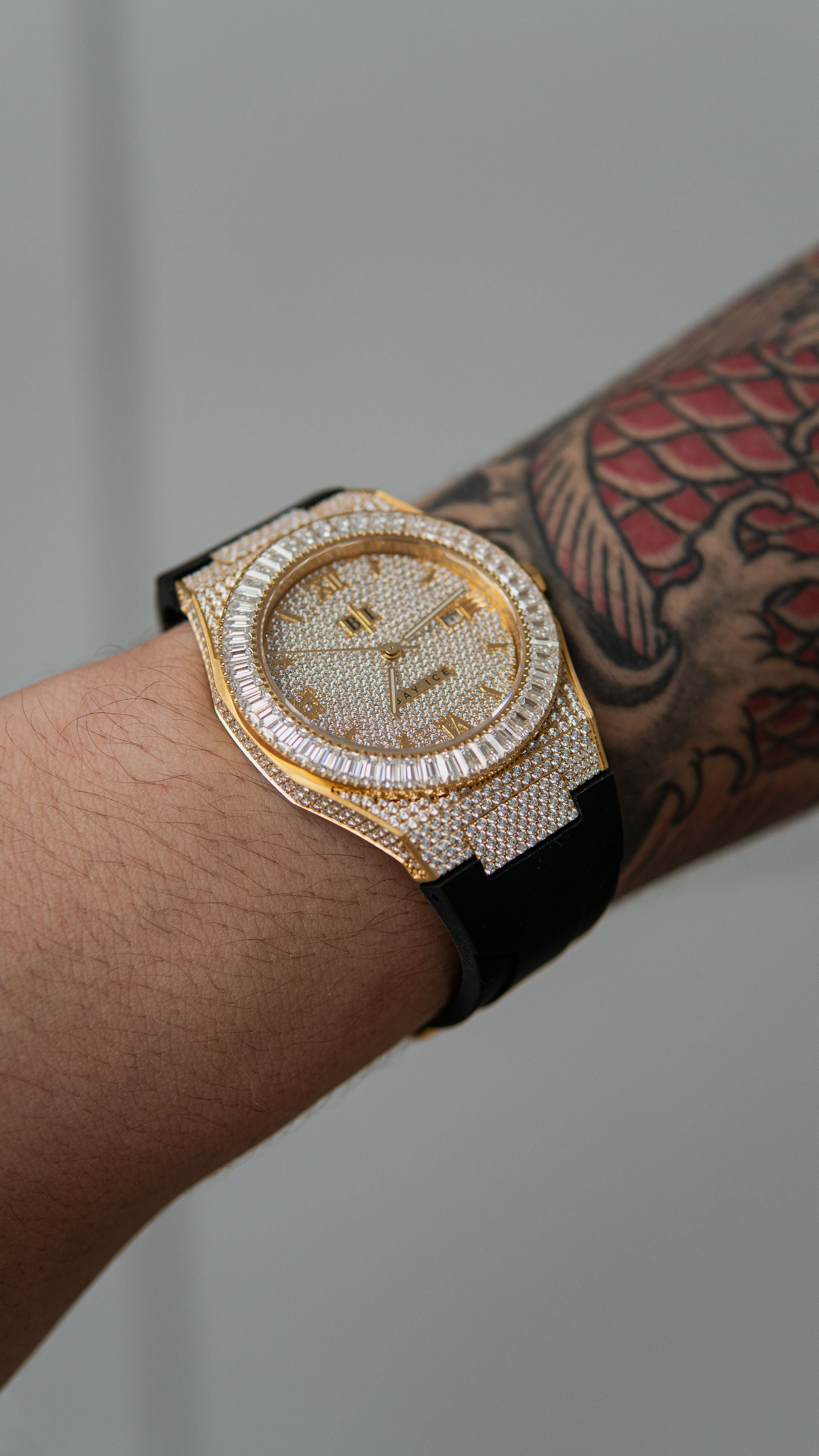 Elite2 VVS Bussdown Baguette Bezel Gold Watch