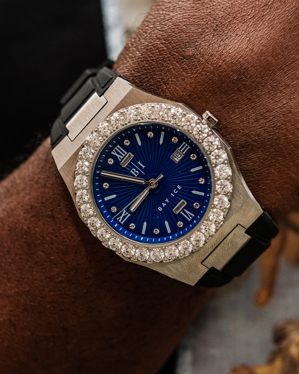 Diamond Bezel - ELITE2 Rubber Strap Watch in White Gold and Blue Dial
