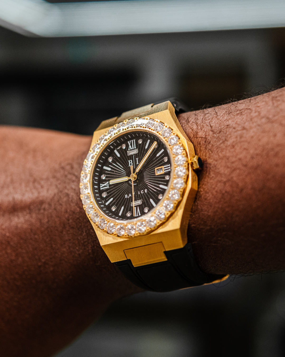 Diamond Bezel - Elite2 Rubber Strap Watch in Yellow Gold and Black Dial