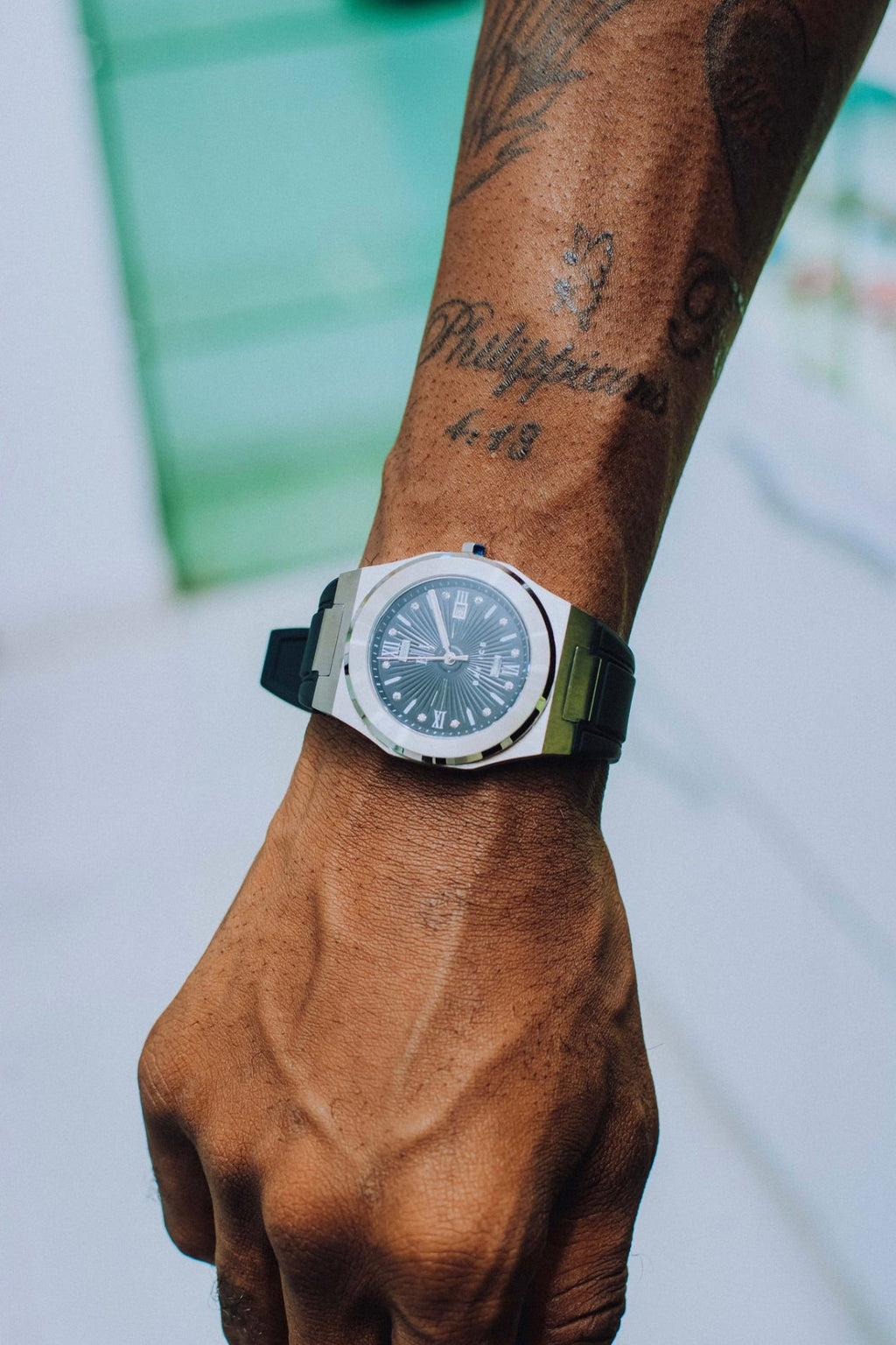 Elite2 Rubber Strap Watch in White Gold and Black Dial