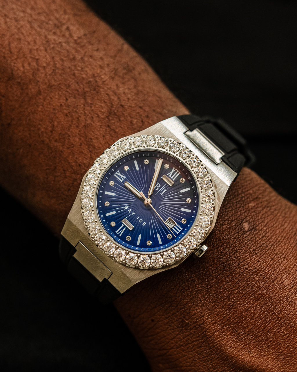 Diamond Bezel - ELITE2 Rubber Strap Watch in White Gold and Blue Dial