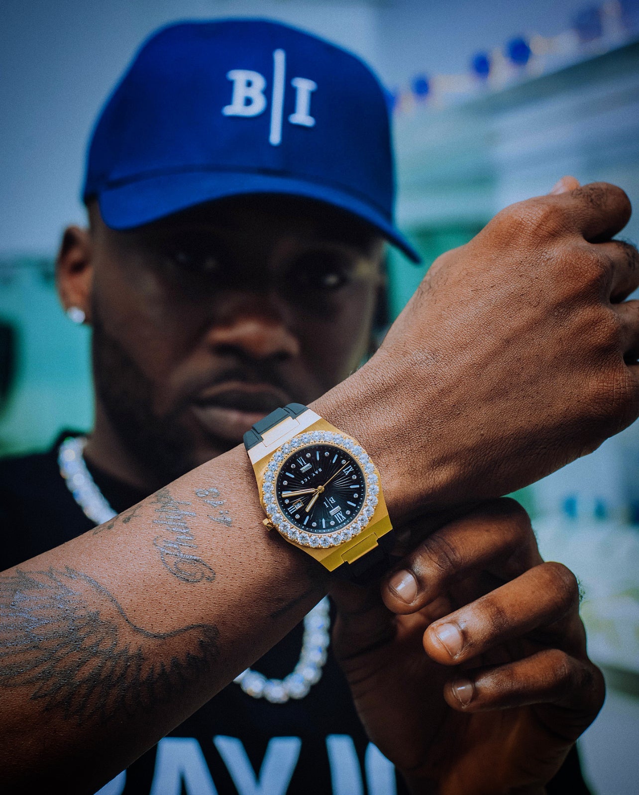 Diamond Bezel - Elite2 Rubber Strap Watch in Yellow Gold and Black Dial