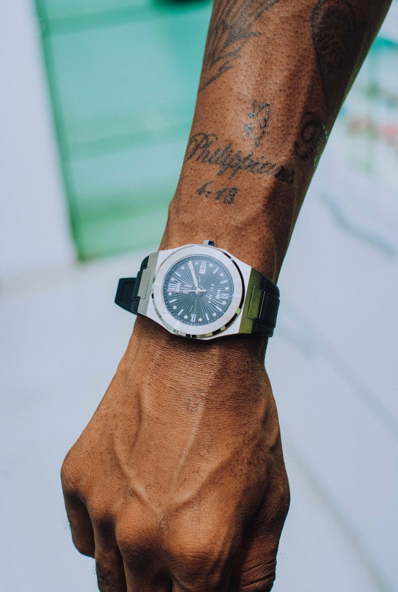 Elite2 Rubber Strap Watch in White Gold and Black Dial